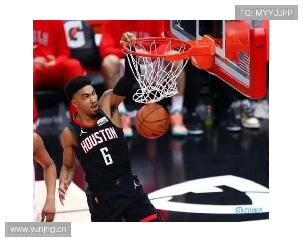 肯扬·马丁挡拆制造错位提升防守效率拉开队伍防线